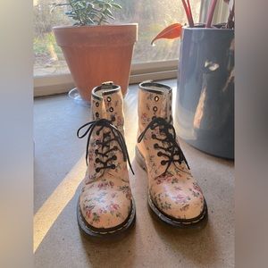 Vintage floral Doc Martens 1460 size 8, perfect shape.